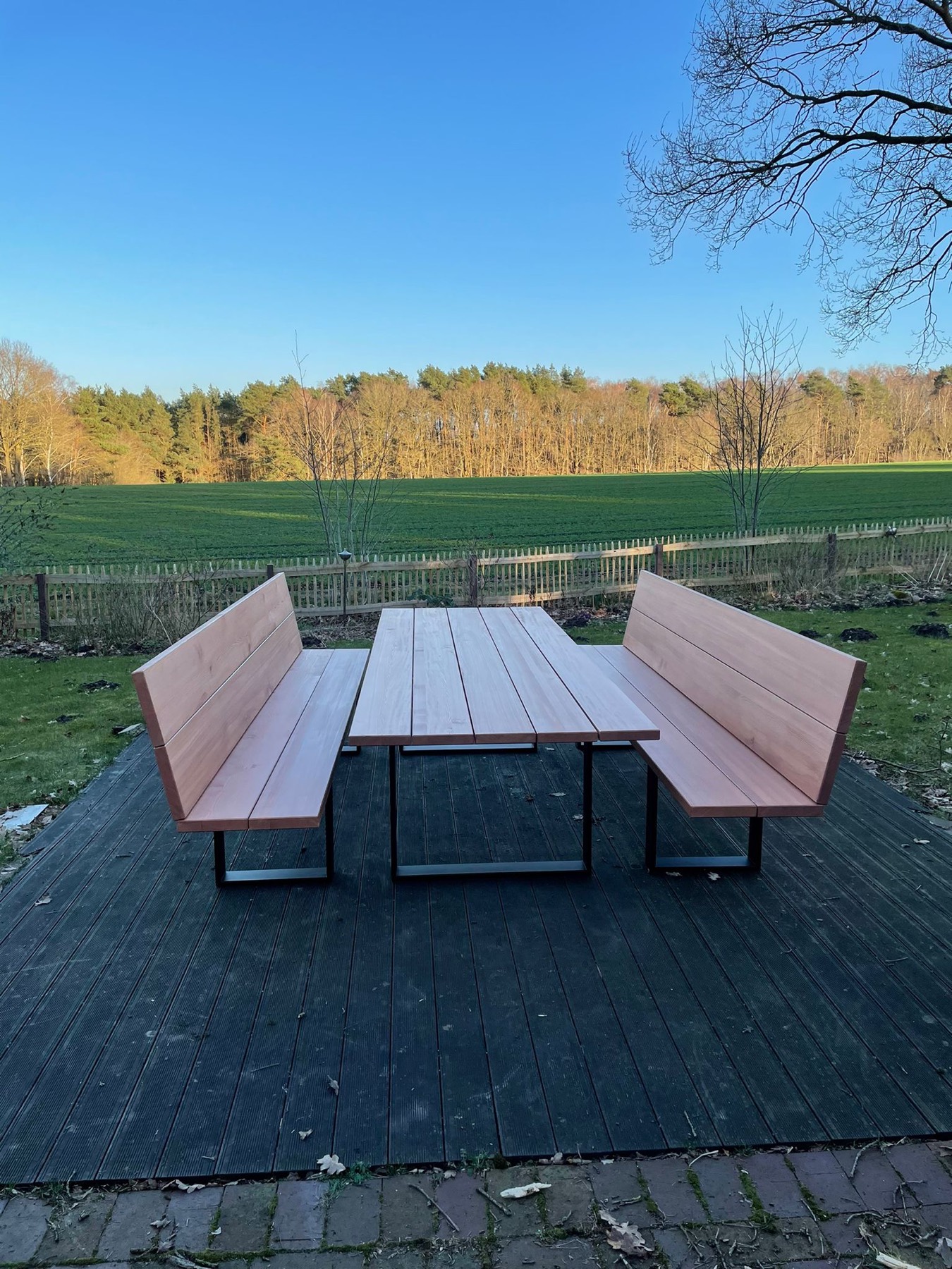 Möbel und Holzarbeiten im Außenbereich