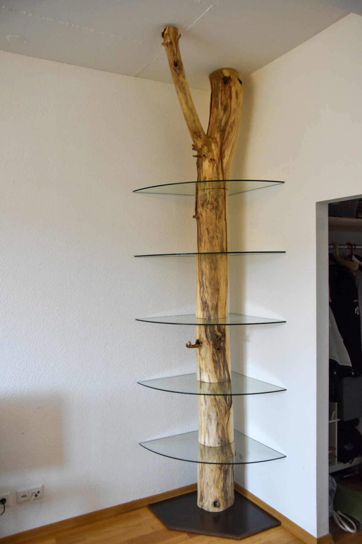 Tischlerarbeit mit ruhiger Formensprache