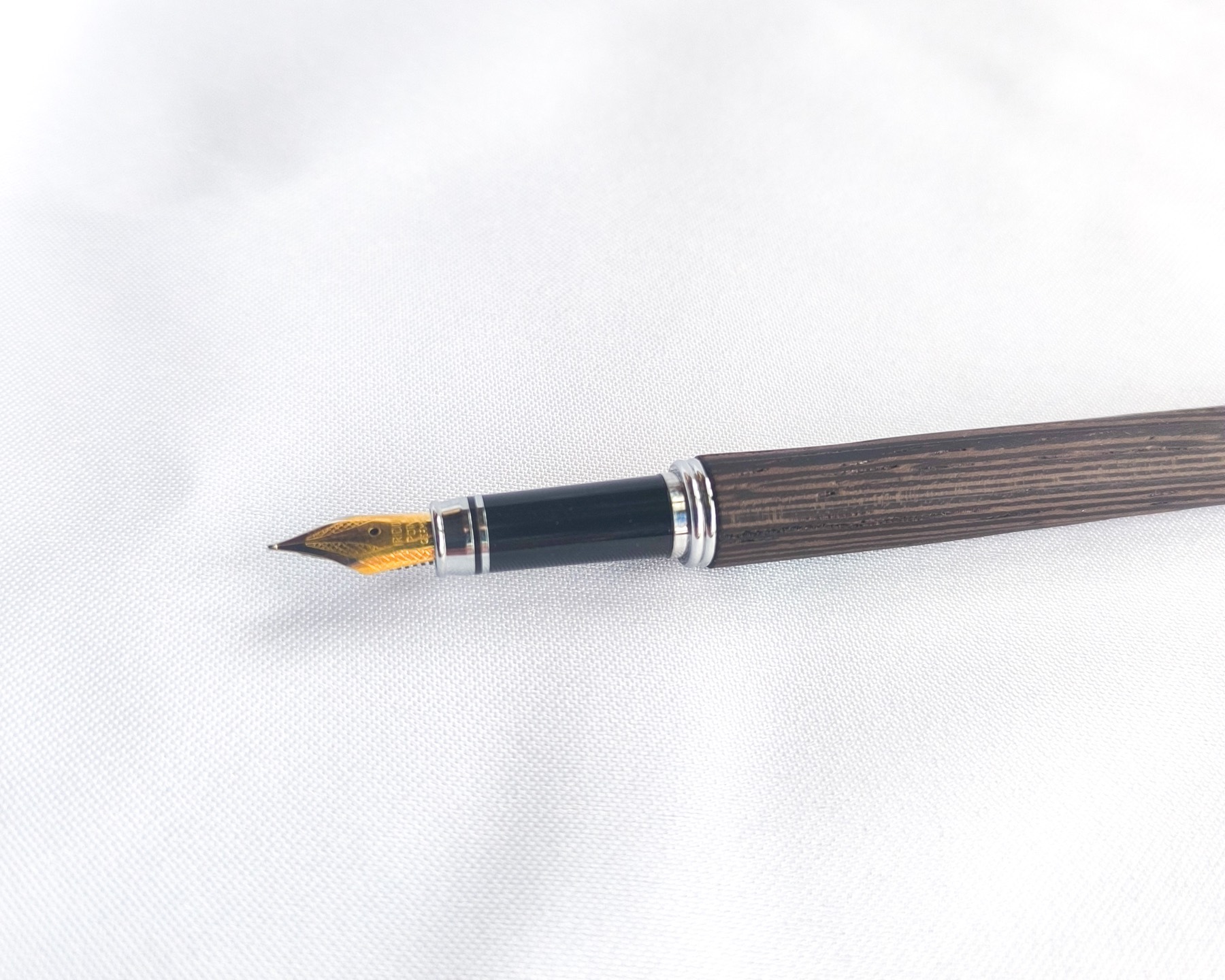 Gedrechselter Füller aus Wenge