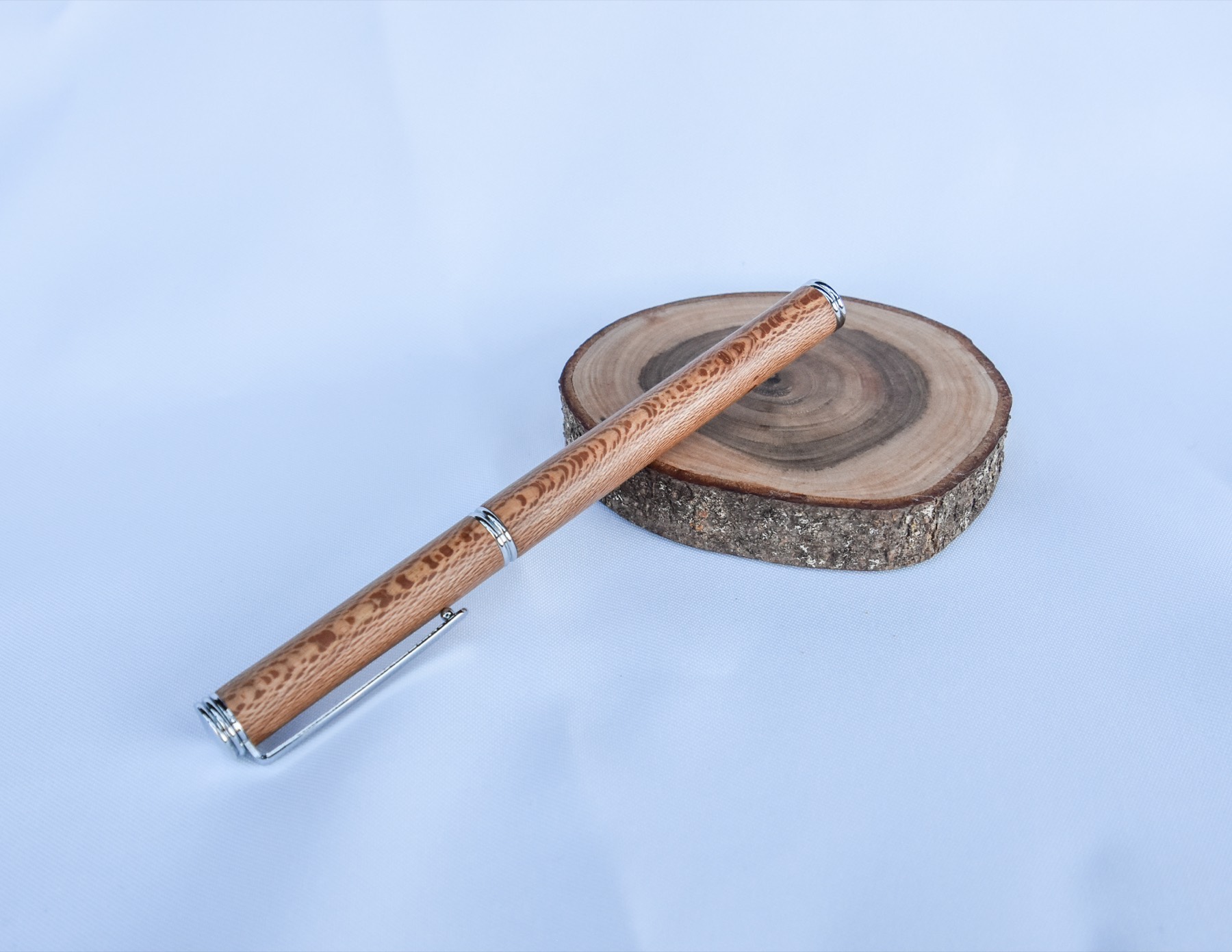 Handgedrechselter Rollerball aus Holz